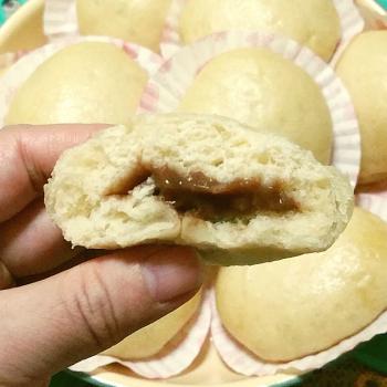 Stardust Steamed whole wheat chinese buns (包子) first slice